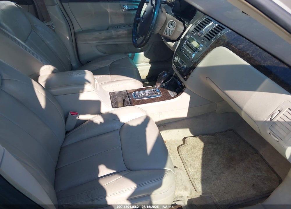 2011 CADILLAC DTS LUXURY COLLECTION VIN: 1G6KD5E68BU105990