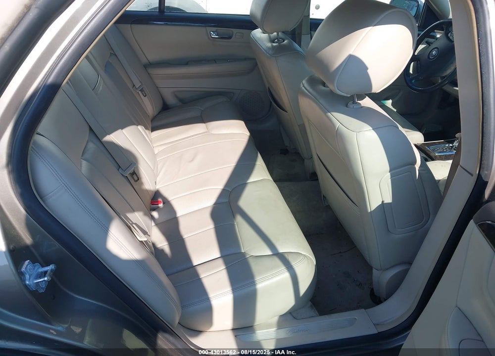 2011 CADILLAC DTS LUXURY COLLECTION VIN: 1G6KD5E68BU105990