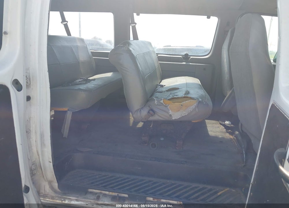 2001 FORD E-350 SUPER DUTY XL/XLT VIN: 1FBSS31L01HB65101