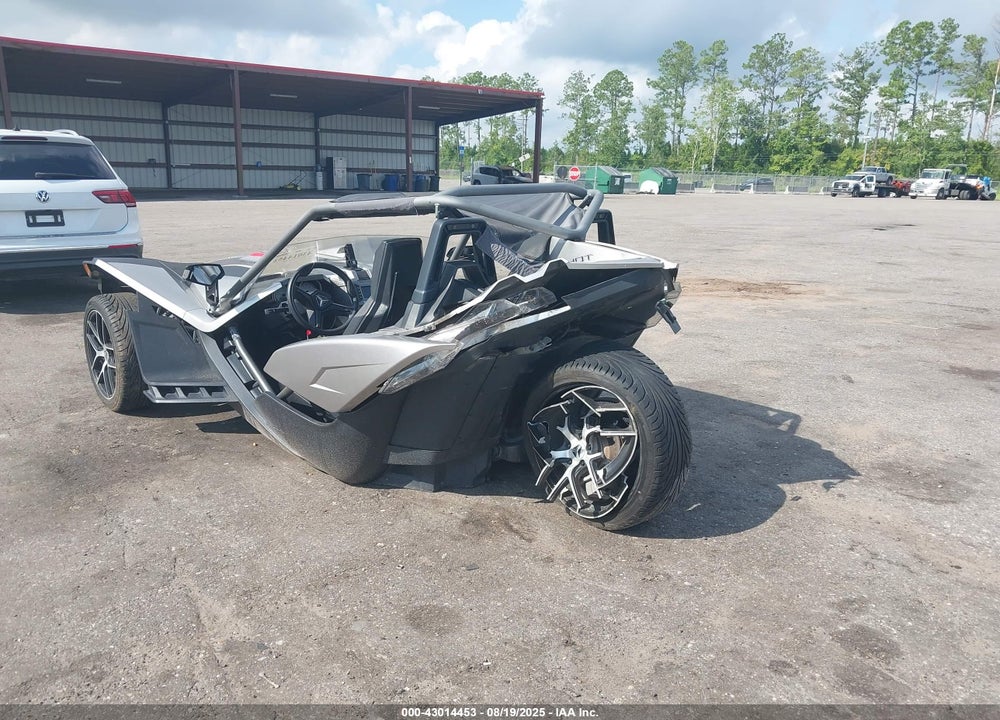 2016 POLARIS SLINGSHOT SL VIN: 57XAAPFA0G7115541