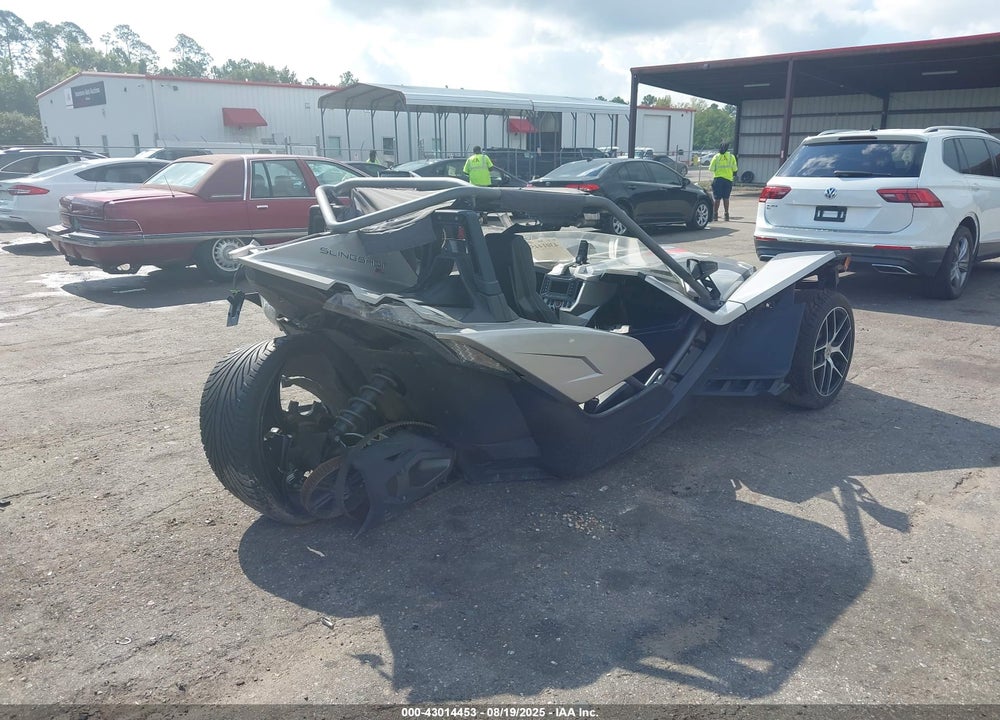 2016 POLARIS SLINGSHOT SL VIN: 57XAAPFA0G7115541