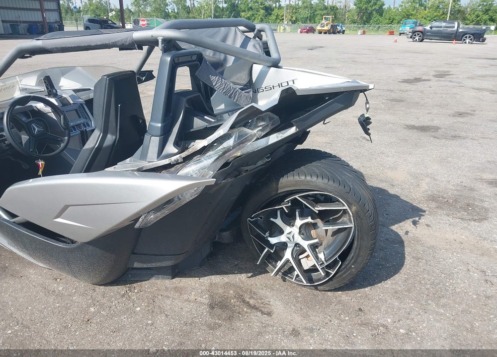 2016 POLARIS SLINGSHOT SL VIN: 57XAAPFA0G7115541