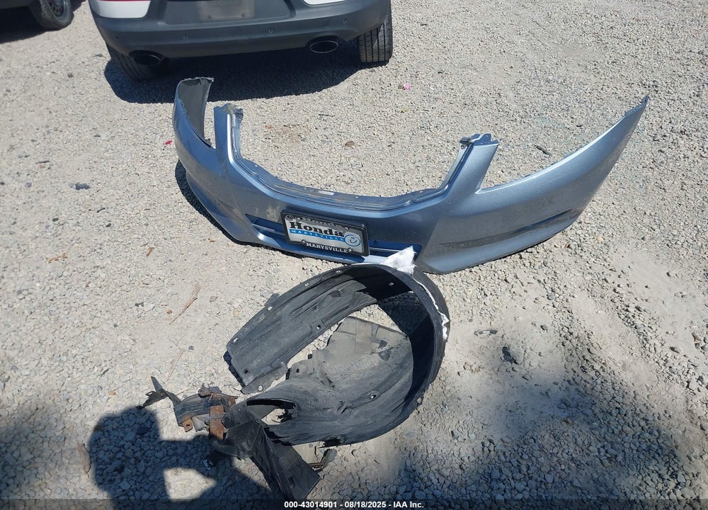 2011 HONDA ACCORD VIN: 1HGCP3F80BA004975