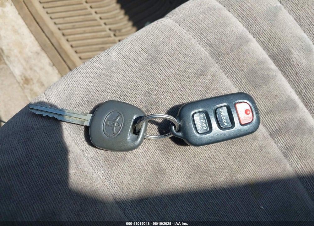 2001 TOYOTA SIENNA XLE VIN: 4T3ZF13C61U370965