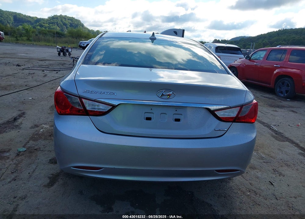 2011 HYUNDAI SONATA VIN: 5NPEC4AC7BH001262