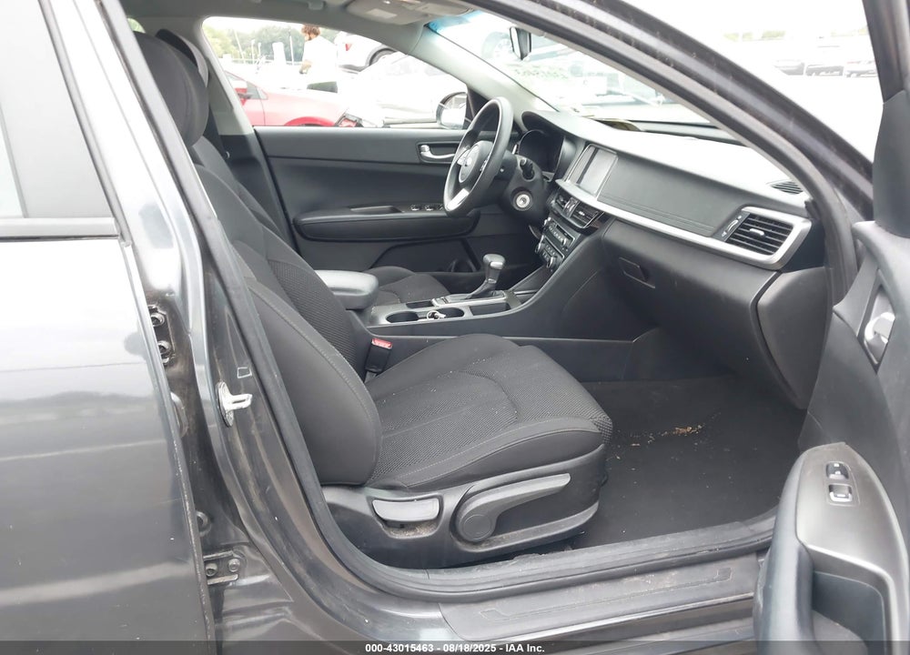 2019 KIA OPTIMA LX VIN: 5XXGT4L33KG303388