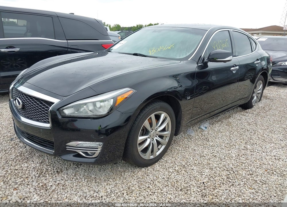 2018 INFINITI Q70 VIN: JN1BY1AR3JM220461