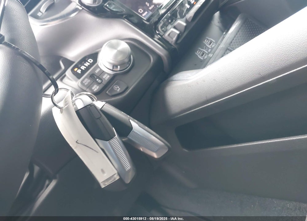 2025 RAM 1500 LAIE  4X4 5'7 BOX VIN: 1C6SRFJP2SN765057