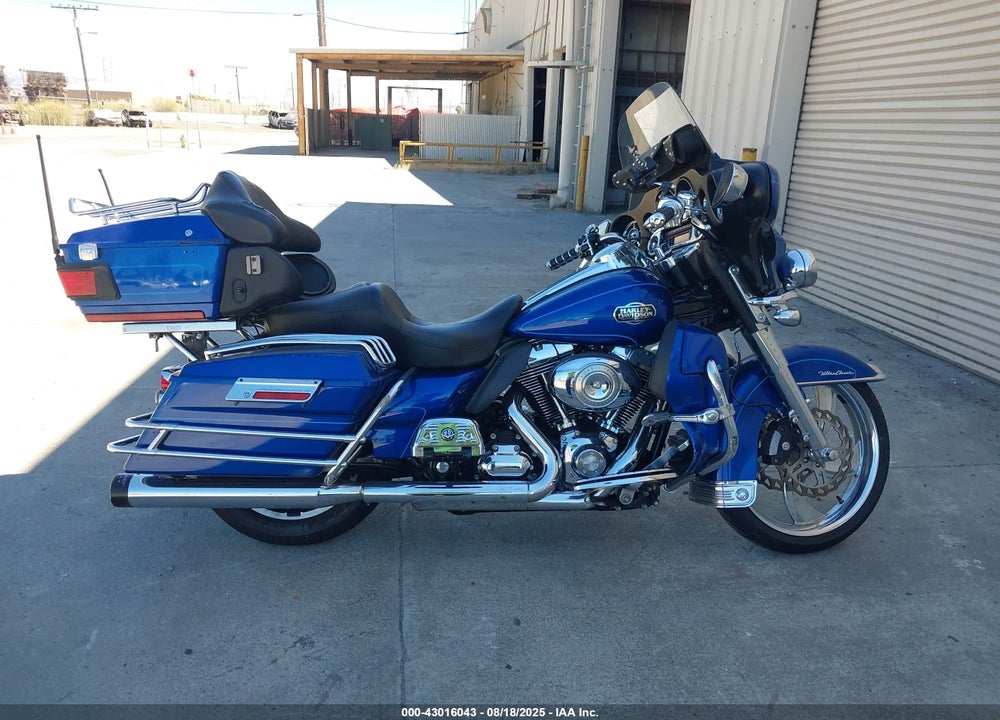 2010 HARLEY-DAVIDSON FLHTCU VIN: 1HD1FC410AB627602