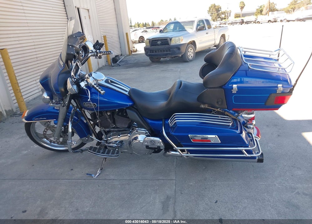 2010 HARLEY-DAVIDSON FLHTCU VIN: 1HD1FC410AB627602
