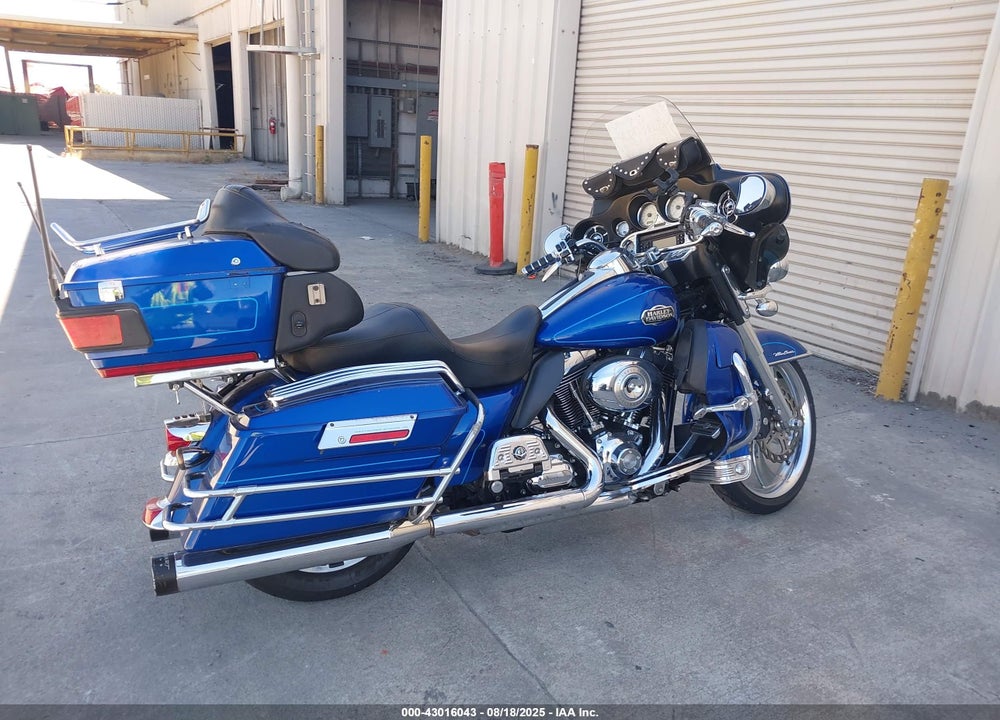 2010 HARLEY-DAVIDSON FLHTCU VIN: 1HD1FC410AB627602