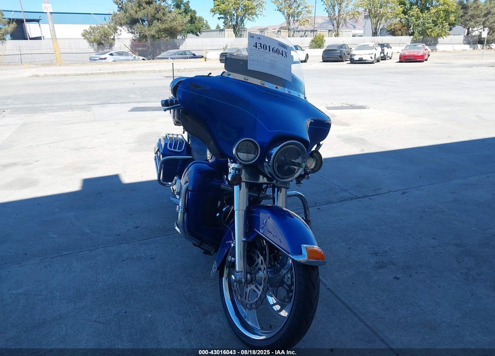 2010 HARLEY-DAVIDSON FLHTCU VIN: 1HD1FC410AB627602
