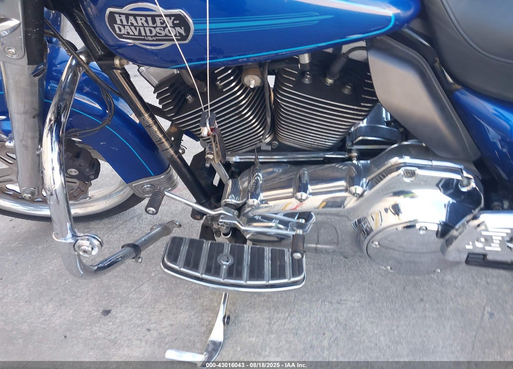 2010 HARLEY-DAVIDSON FLHTCU VIN: 1HD1FC410AB627602