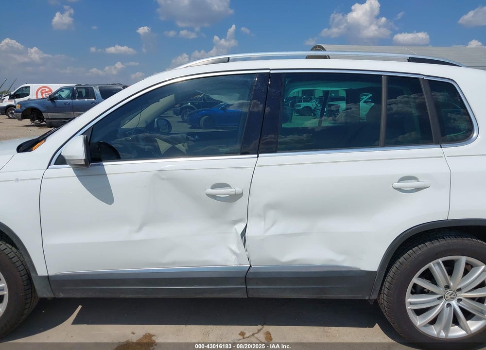 2016 VOLKSWAGEN TIGUAN VIN: WVGAV7AX2GW541824