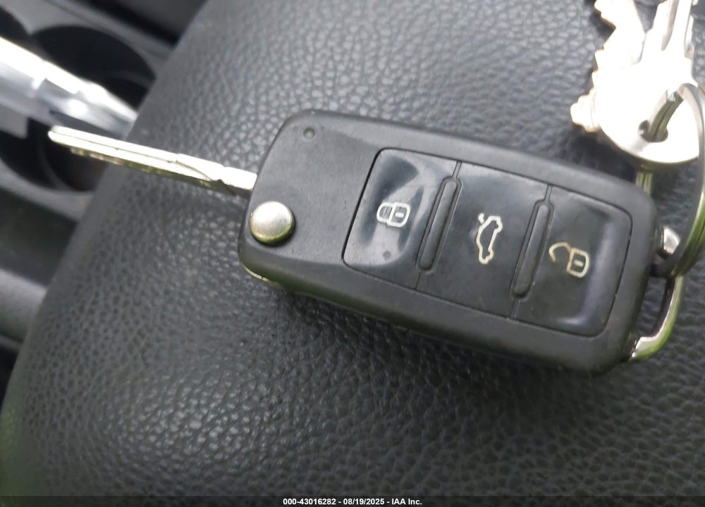 2014 VOLKSWAGEN JETTA VIN: 3VWPL7AJ1EM615079