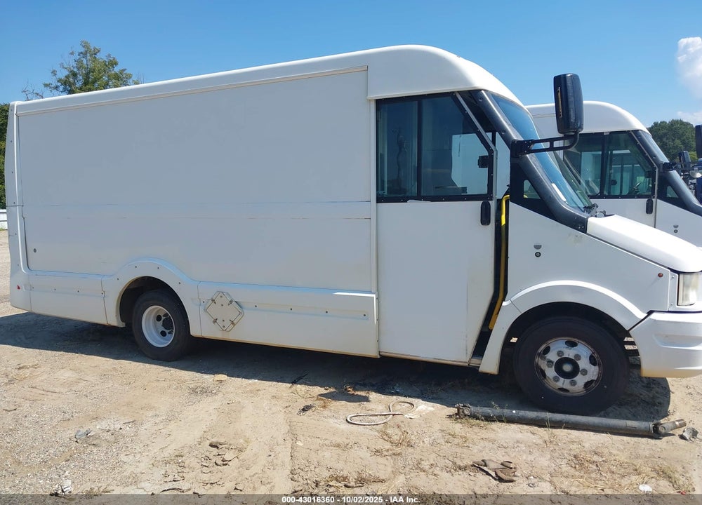 2013 ISUZU COMMERCIAL VAN VIN: JALB4T179D7W00943