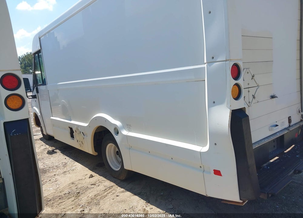 2013 ISUZU COMMERCIAL VAN VIN: JALB4T179D7W00943