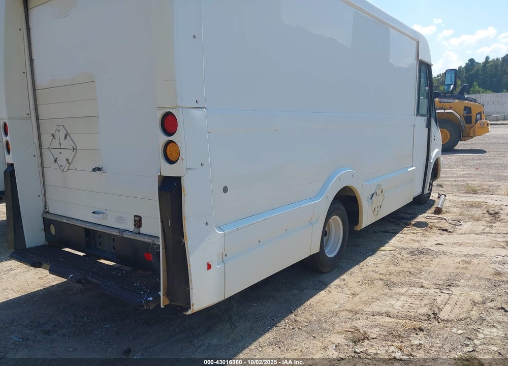 2013 ISUZU COMMERCIAL VAN VIN: JALB4T179D7W00943