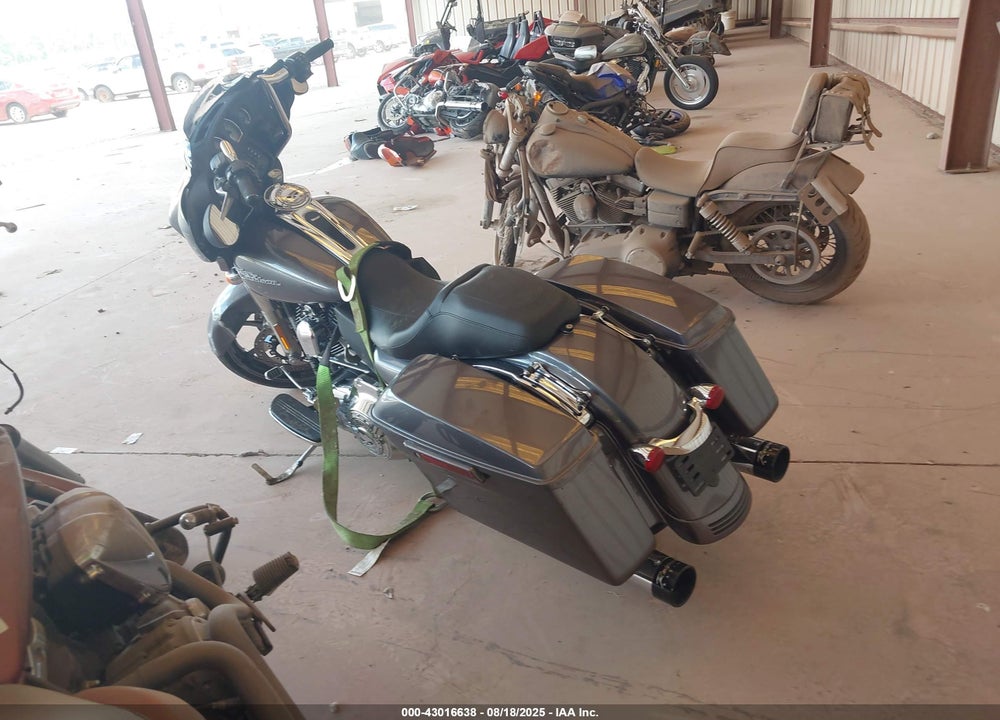 2014 HARLEY-DAVIDSON FLHX STREET GLIDE VIN: 1HD1KBM16EB602635