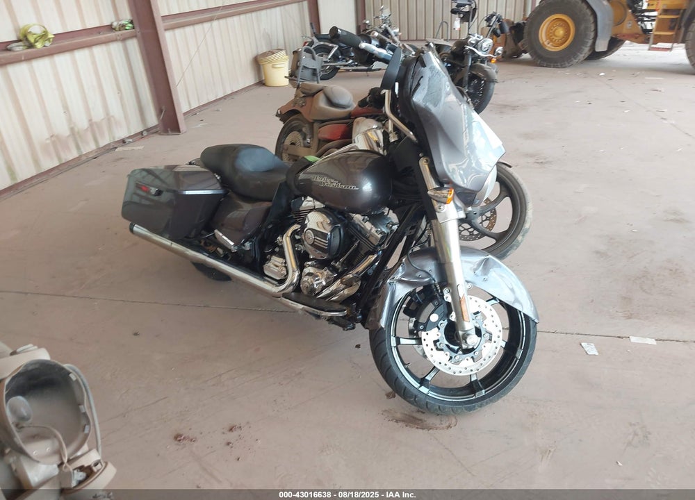 2014 HARLEY-DAVIDSON FLHX STREET GLIDE VIN: 1HD1KBM16EB602635