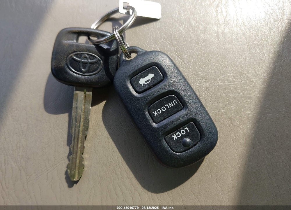 2002 TOYOTA CAMRY LE VIN: 4T1BE32K12U031064
