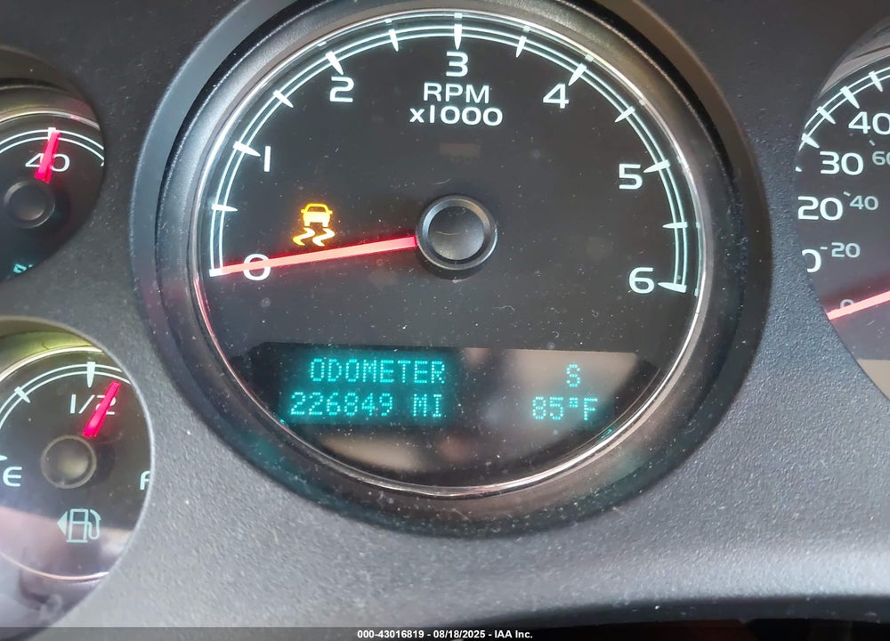 2013 CHEVROLET SUBURBAN 1500 VIN: 1GNSCJE07DR177359