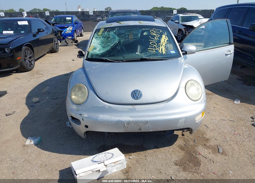2001 VOLKSWAGEN NEW BEETLE GLX VIN: 3VWDC21C61M422881