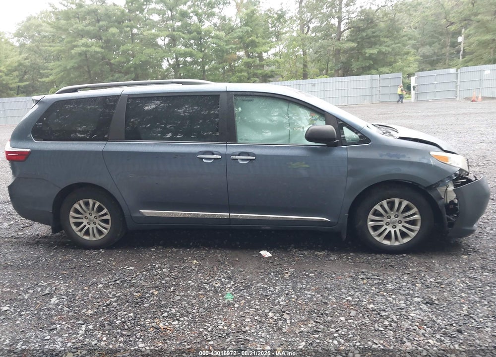 2017 TOYOTA SIENNA XLE 8 PASSENGER VIN: 5TDYZ3DC3HS863124