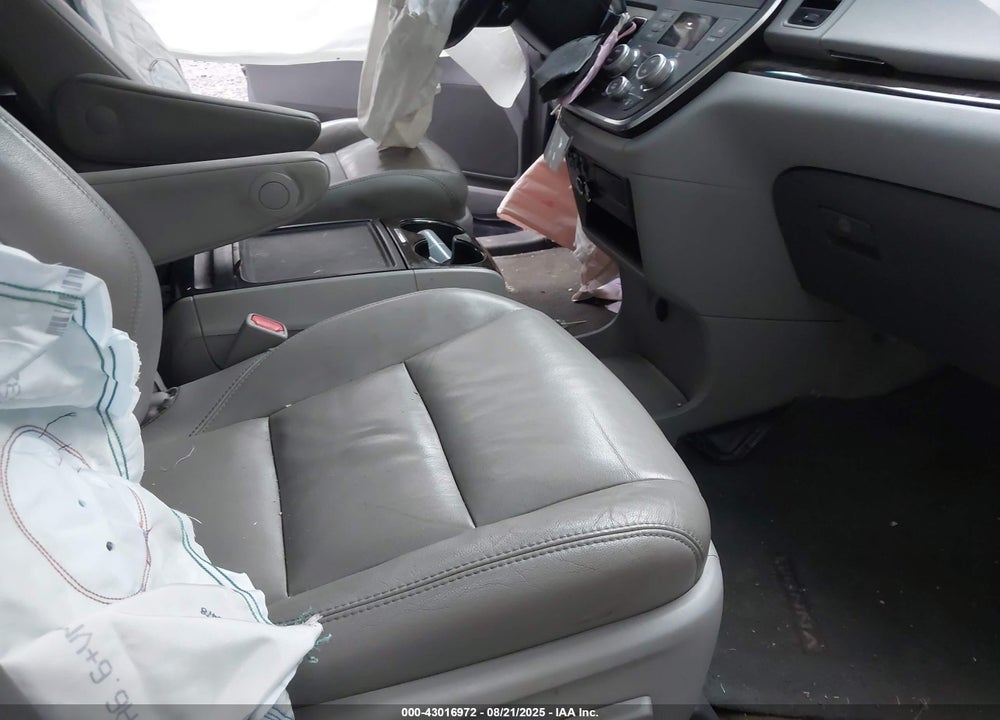 2017 TOYOTA SIENNA XLE 8 PASSENGER VIN: 5TDYZ3DC3HS863124
