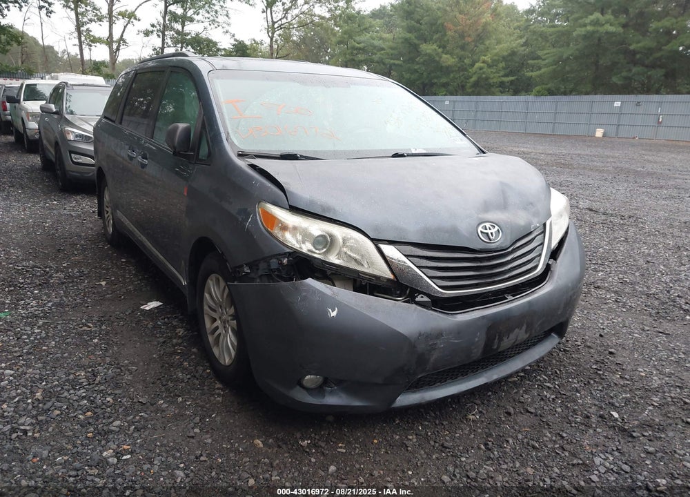 2017 TOYOTA SIENNA XLE 8 PASSENGER VIN: 5TDYZ3DC3HS863124