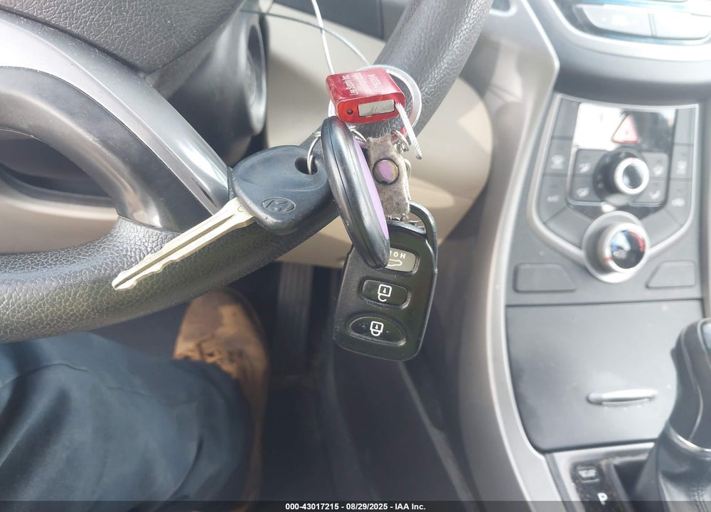 2016 HYUNDAI ELANTRA VIN: 5NPDH4AE9GH774370