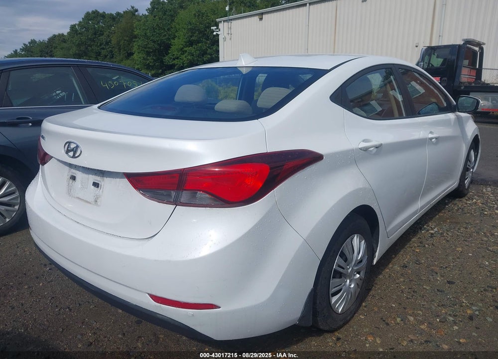 2016 HYUNDAI ELANTRA VIN: 5NPDH4AE9GH774370