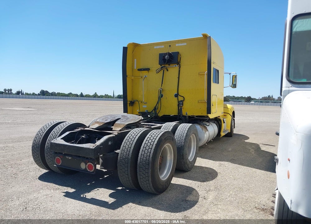 2011 PETERBILT 386 VIN: 1XPHD49X9BD118282