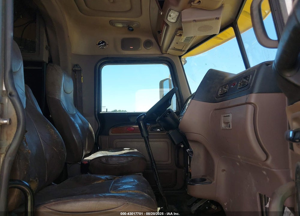2011 PETERBILT 386 VIN: 1XPHD49X9BD118282