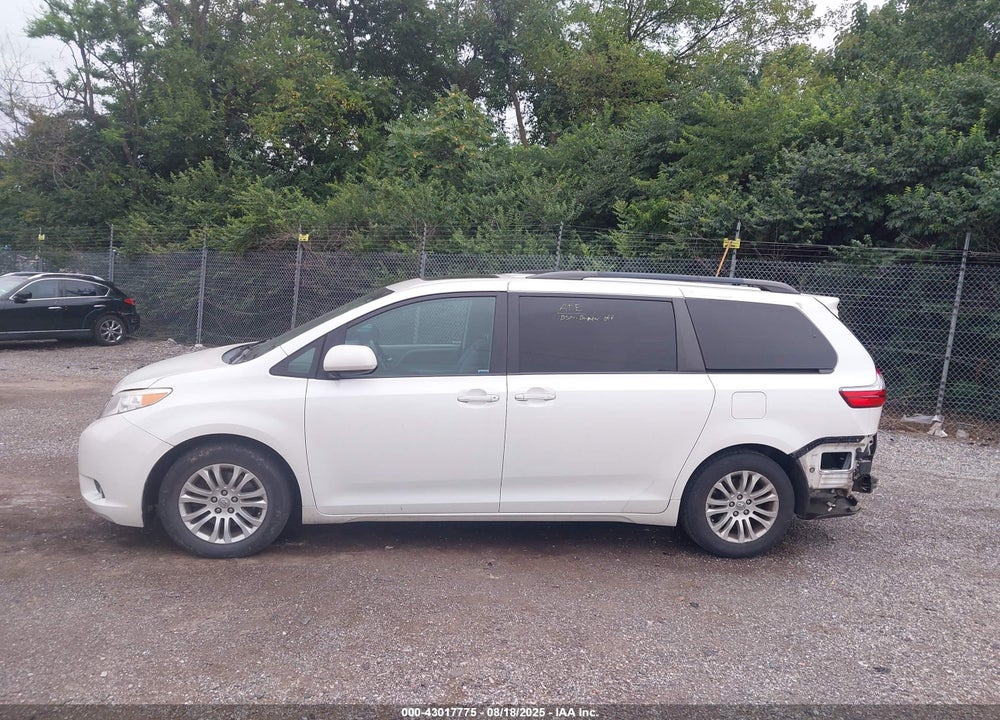 2016 TOYOTA SIENNA XLE PREMIUM 8 PASSENGER VIN: 5TDYK3DC1GS725083