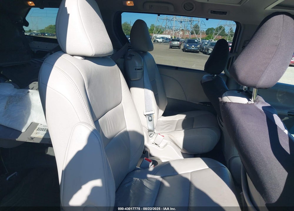 2016 TOYOTA SIENNA XLE PREMIUM 8 PASSENGER VIN: 5TDYK3DC1GS725083