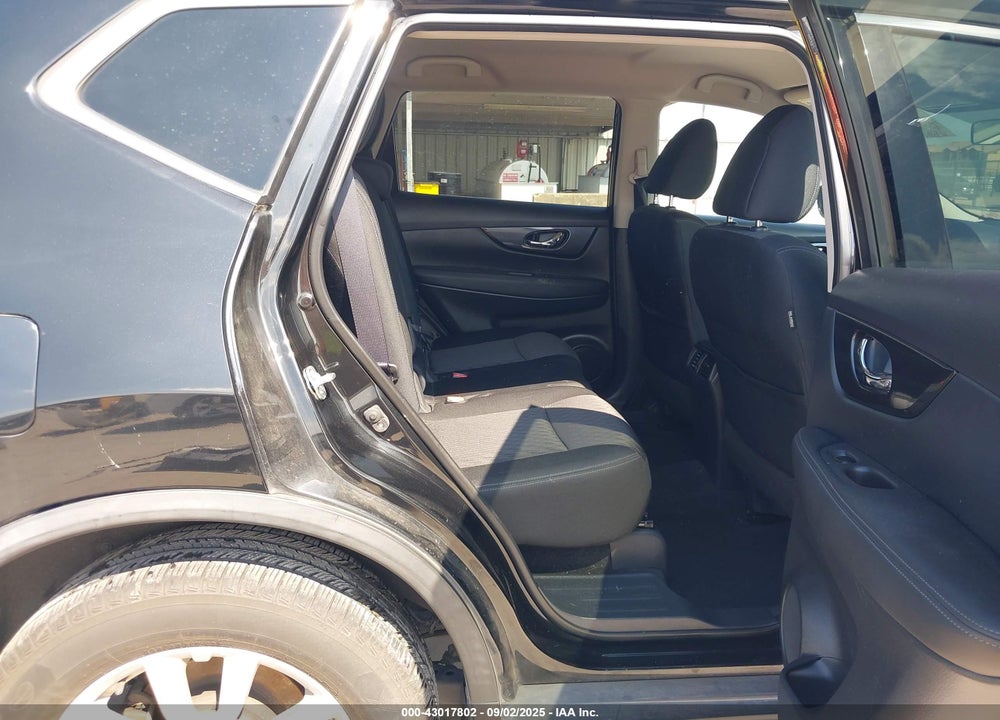 2017 NISSAN ROGUE VIN: KNMAT2MV2HP573725
