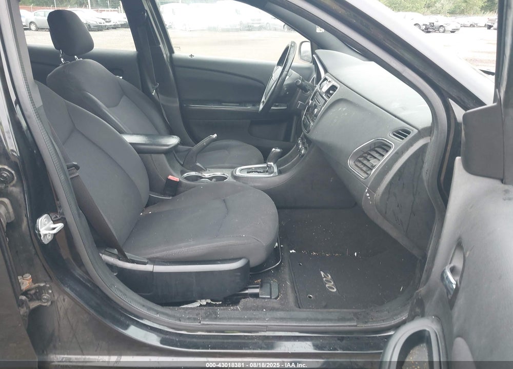 2013 CHRYSLER 200 VIN: 1C3CCBBG2DN743735