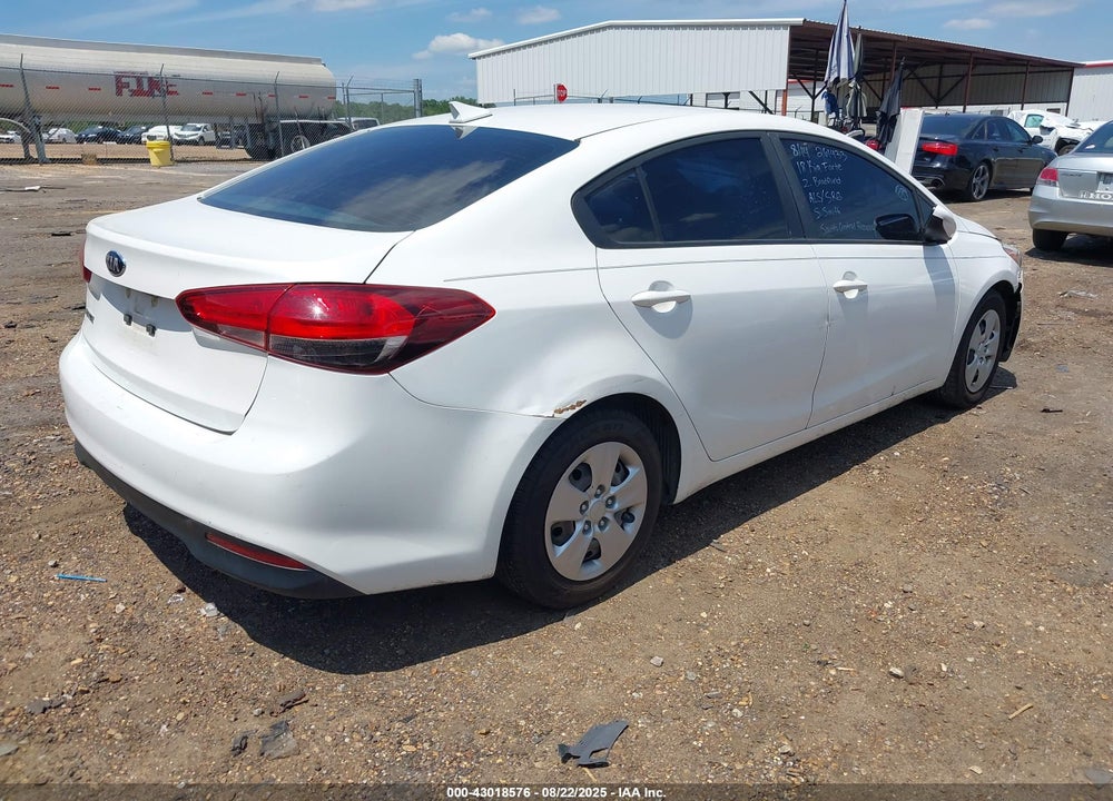 2018 KIA FORTE VIN: 3KPFL4A70JE261433