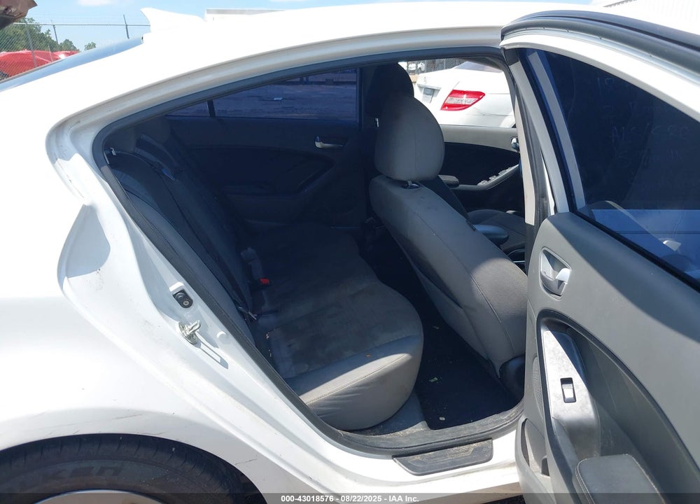 2018 KIA FORTE VIN: 3KPFL4A70JE261433