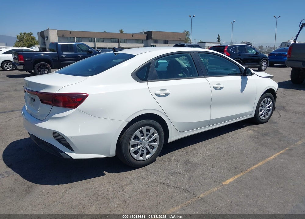 2023 KIA FORTE VIN: 3KPF24ADXPE568965
