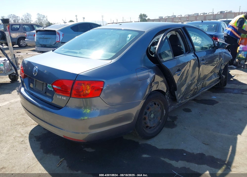 2011 VOLKSWAGEN JETTA VIN: 3VWDZ7AJ6BM309119