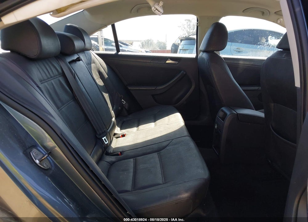 2011 VOLKSWAGEN JETTA VIN: 3VWDZ7AJ6BM309119