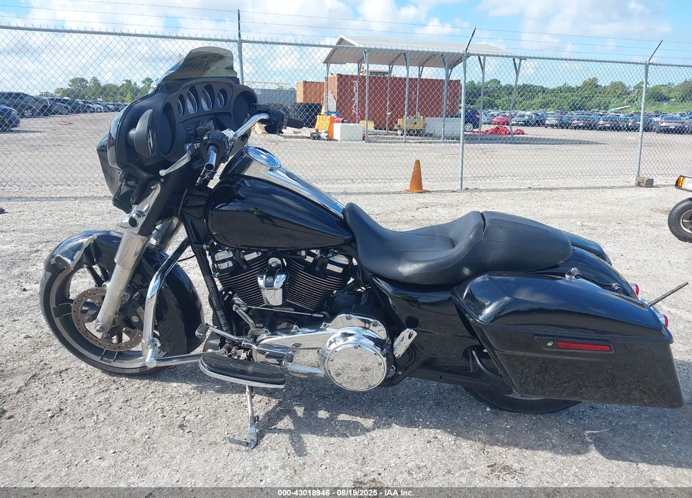 2019 HARLEY-DAVIDSON FLHX VIN: 1HD1KBC1XKB613067