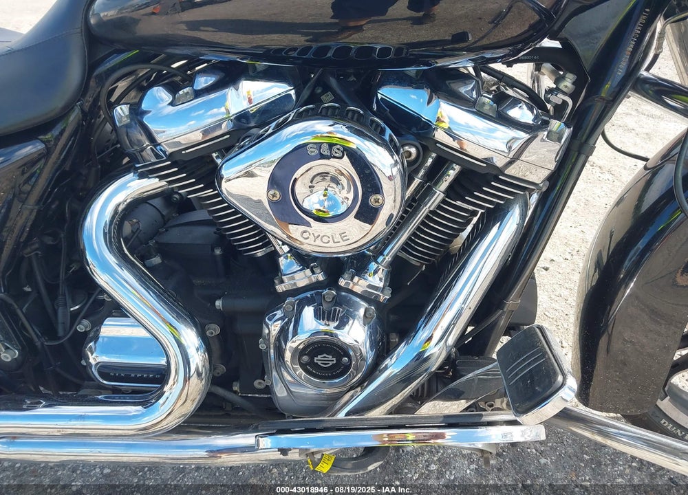 2019 HARLEY-DAVIDSON FLHX VIN: 1HD1KBC1XKB613067