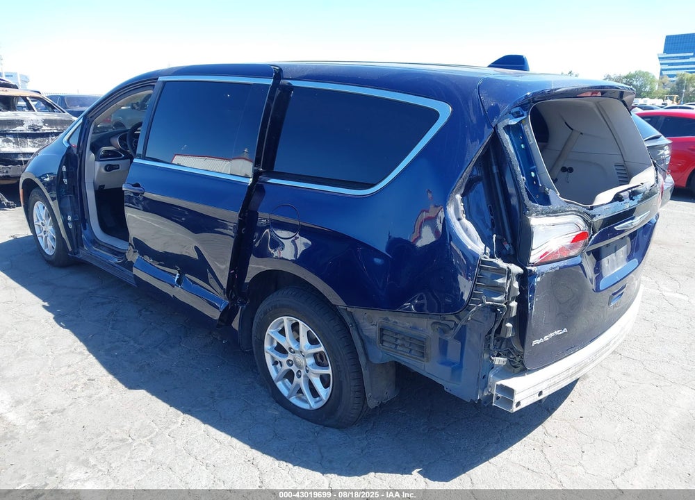 2017 CHRYSLER PACIFICA LX VIN: 2C4RC1CG3HR609209