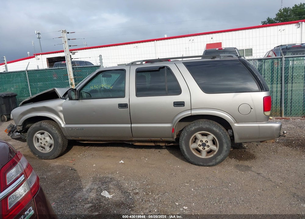 1998 CHEVROLET BLAZER VIN: 1GNDT13W6W2173668