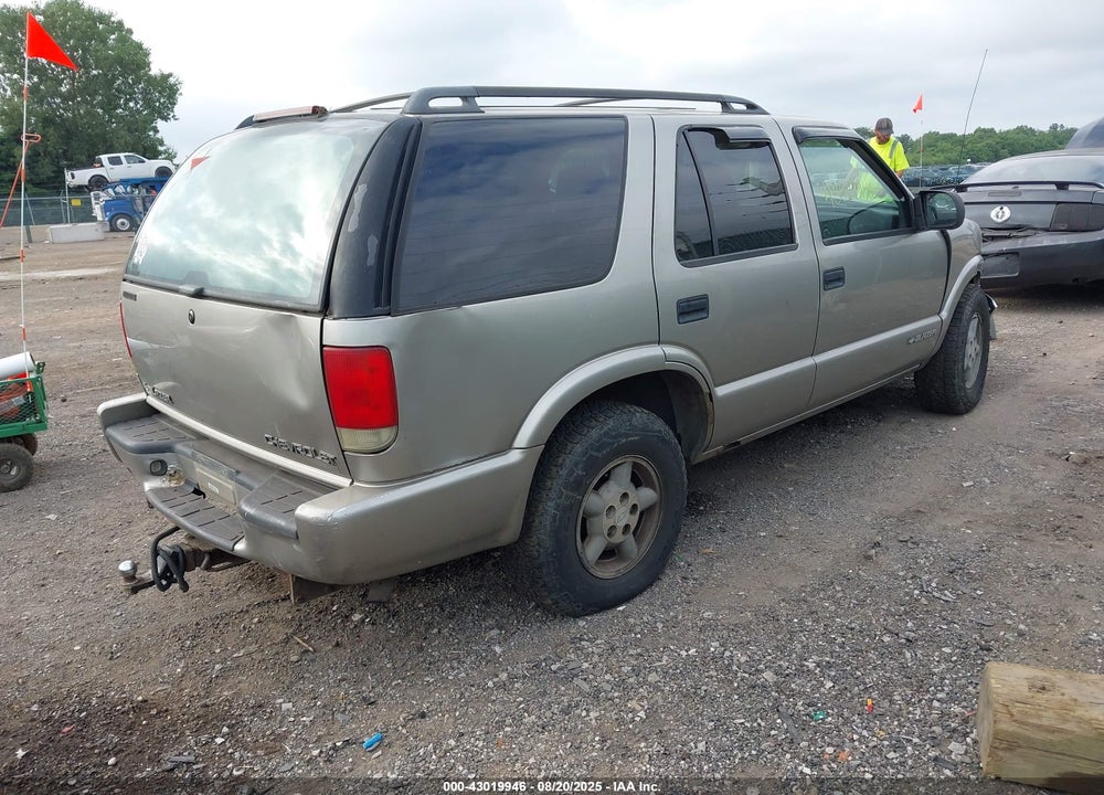 1998 CHEVROLET BLAZER VIN: 1GNDT13W6W2173668