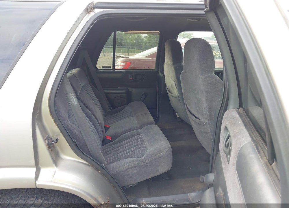 1998 CHEVROLET BLAZER VIN: 1GNDT13W6W2173668