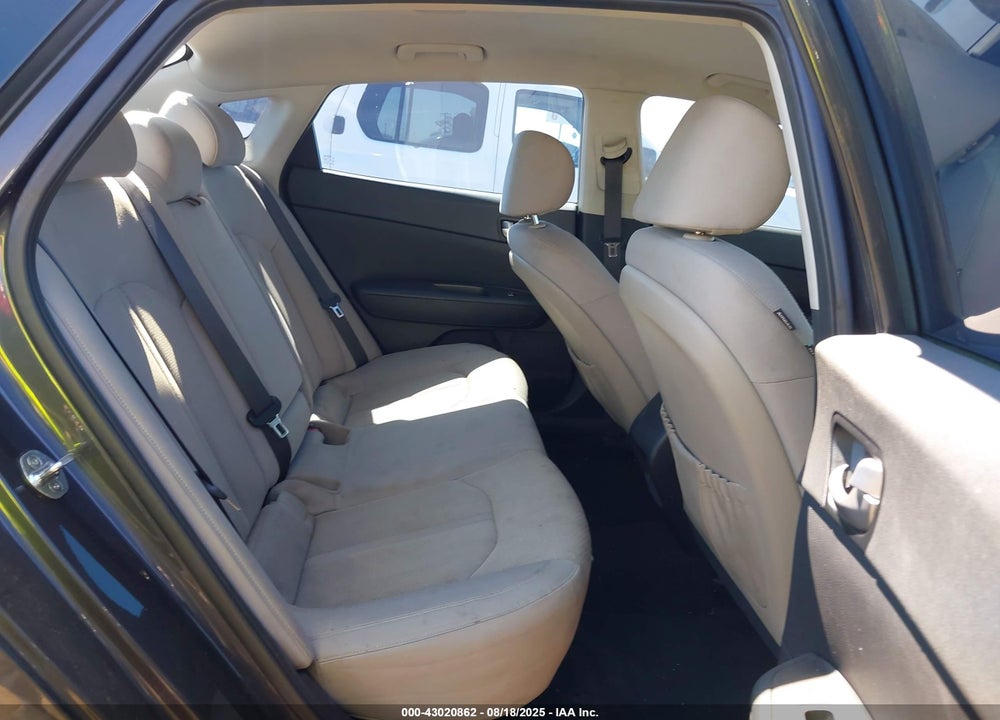 2017 KIA OPTIMA LX VIN: KNAGT4L38H5172680